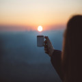 Hoe lang blijft cafeïne in je lichaam en wat zijn de effecten op je slaap?