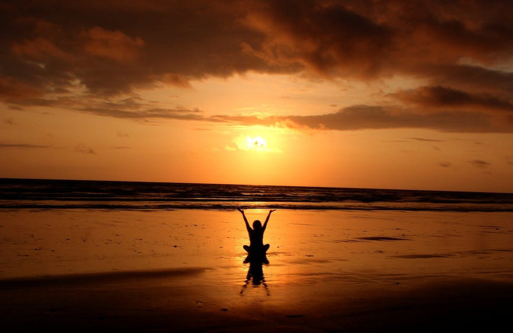 Hoe werkt yoga om stress te verminderen en je lichaam te versterken?