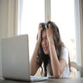 Hoe kun je je cortisol verlagen voor minder stress en een gezonder lichaam?