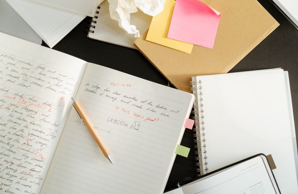 Zoals vermeld of zoals vermeldt: zo voorkom je deze fout in je teksten