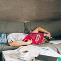 Is het ‘verheugd’ of ‘verheugt’? Dit is hoe je het werkwoord correct schrijft